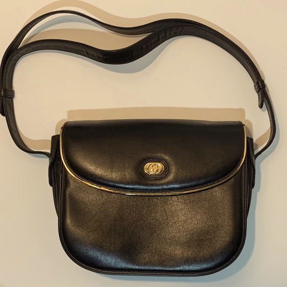 Gucci Handbags - Vintage Gucci Shoulder Bag Black Leather with front gold lining